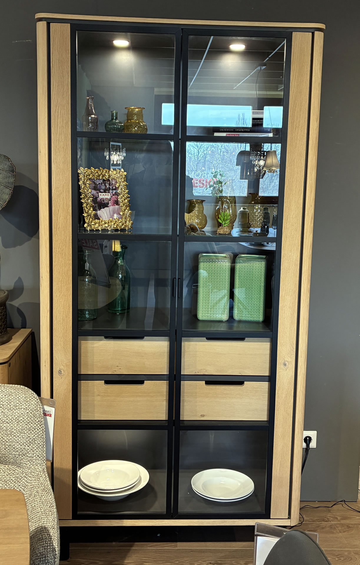 H&H Livada Vitrine