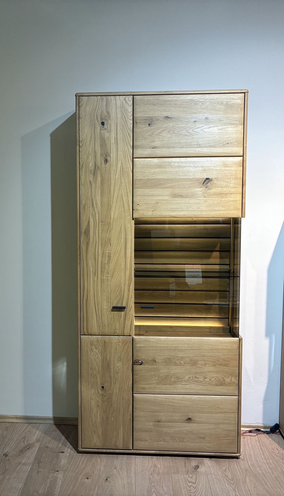 Vitrine MELBOURNE in Eiche massiv